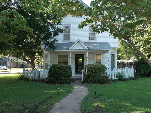2nd image of 821 E 16th Ave