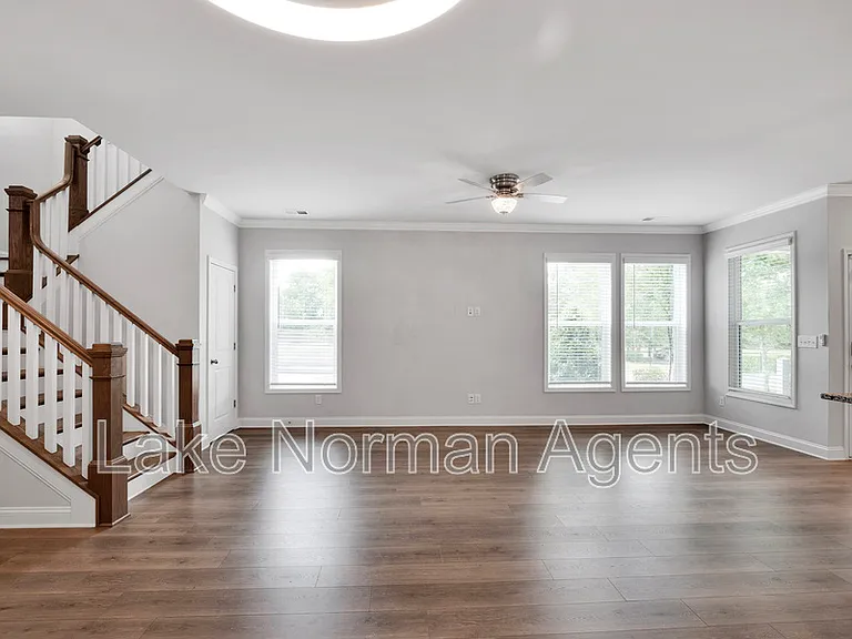 1034 Lyndon Station Dr — Photo 10