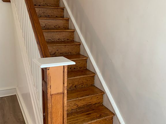 4th image of 1860 44th St