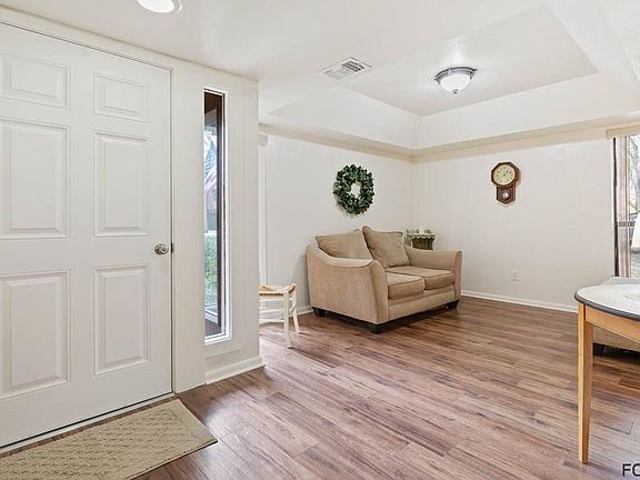 3rd image of 21 Greenbriar Ct Unit 21