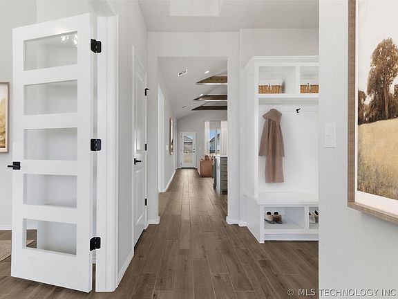 4th image of 4915 N Walnut Pl
