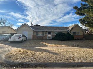 604 Trailing Heart Rd, Roswell, NM 88201
