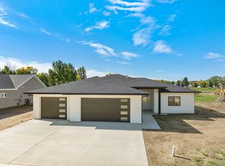 3716 45th St SE, Minot, ND 58701