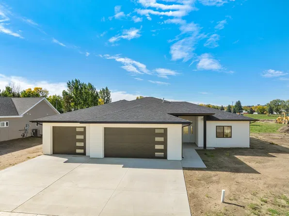 3716 45th St SE, Minot, ND 58701