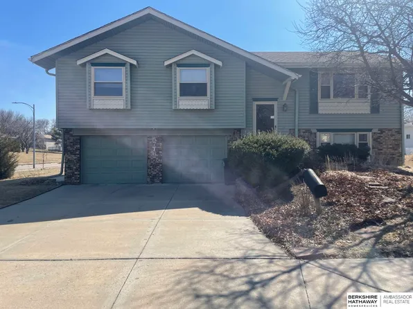 5716 N 114th St, Omaha, NE 68164