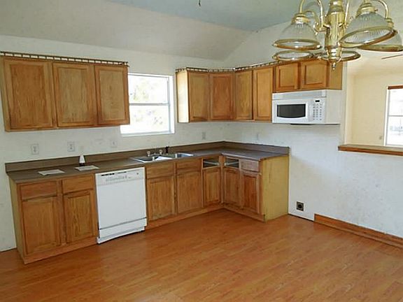 4th image of 600 Meadow Park Dr