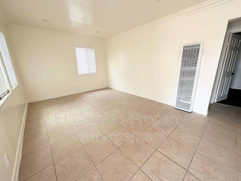 1st image of 11820 Robin St