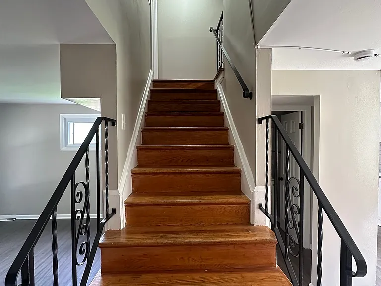 1599 Ingleside Ave — Photo 4