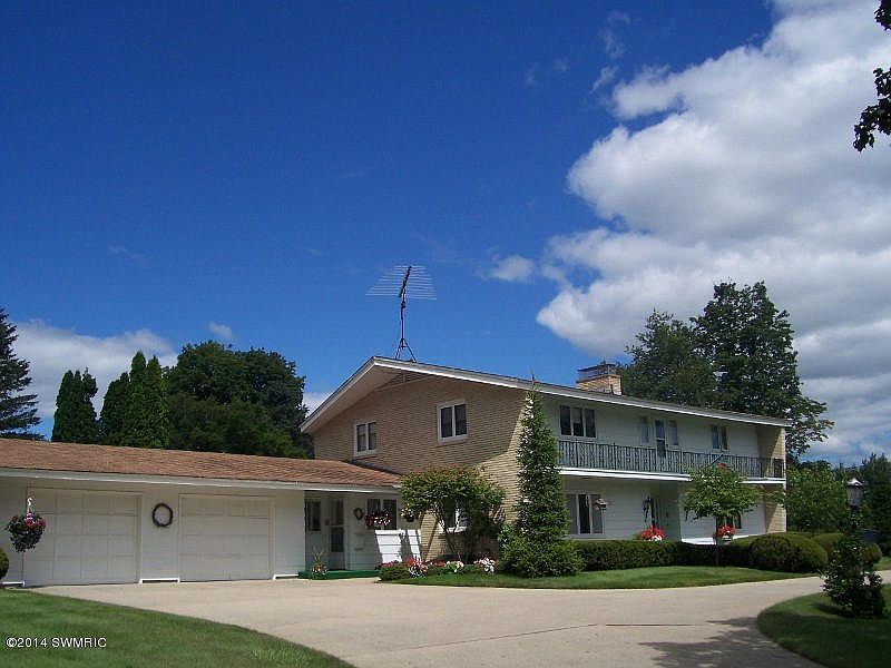 1st image of 707 Cypress St