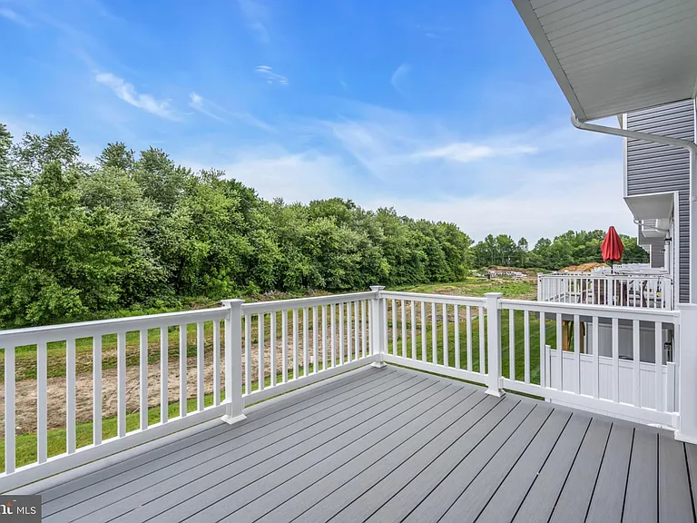 9 Foxwood Dr — Photo 17