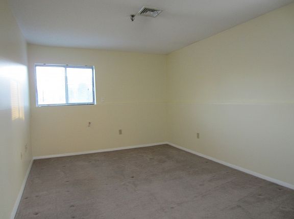 5th image of 115 Abbott Farm Ln #115