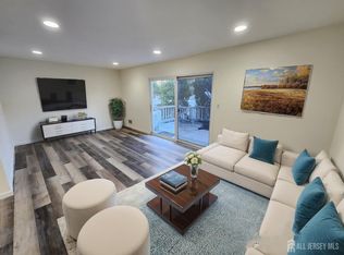30 Rosewood Ct, Sayreville, NJ 08872