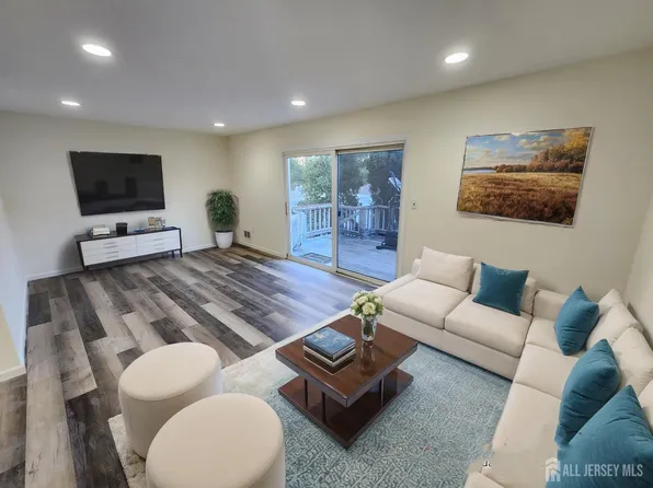 30 Rosewood Ct, Sayreville, NJ 08872