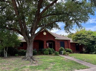 813 Creek Valley Rd, Mesquite, TX 75181