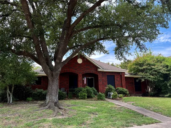 813 Creek Valley Rd, Mesquite, TX 75181