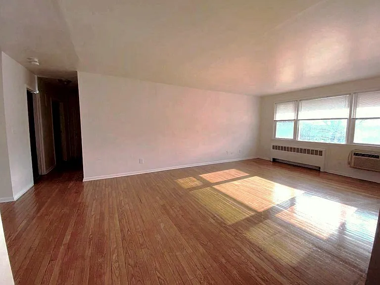 Riverhill Apartments — Photo 45