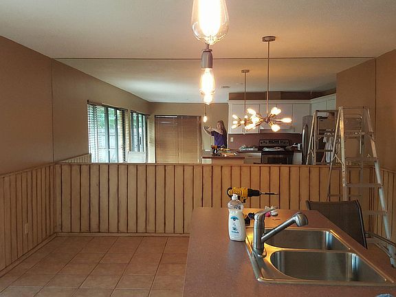 kitchen/eating area