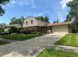 3262 York Dr, Troy, MI 48084