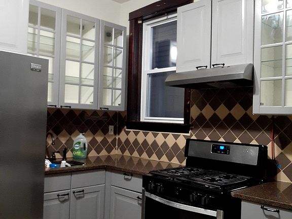 3rd image of 4424 N Sawyer Ave #1