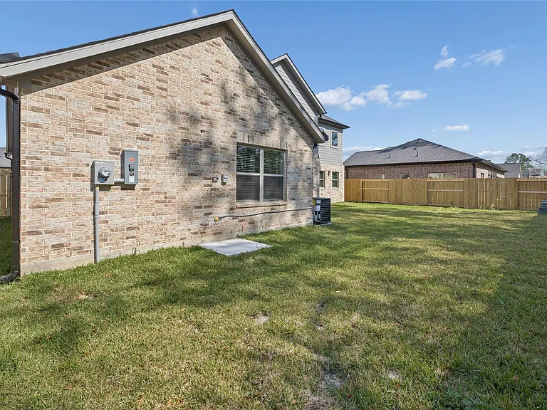 2603 Martinas — Photo 28
