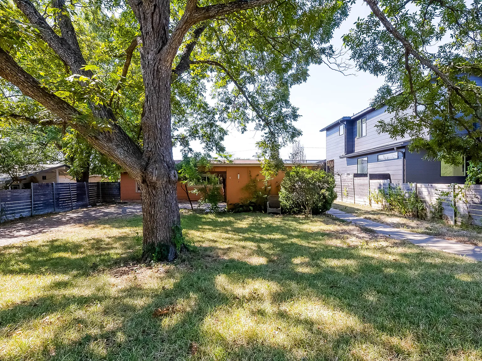 3 bed, 1025 sqft, $2,200 — Photo 3