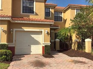 7552 Bristol Cir, Naples, FL 34120
