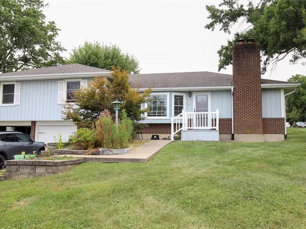 517 W 19th St, Higginsville, MO 64037