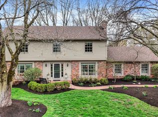 915 Williamsburg Ln, Zionsville, IN
