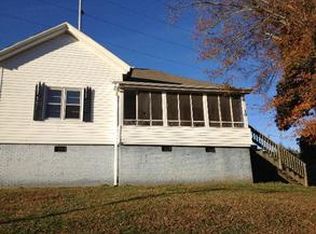 10 Walnut St, Ware Shoals, SC 29692