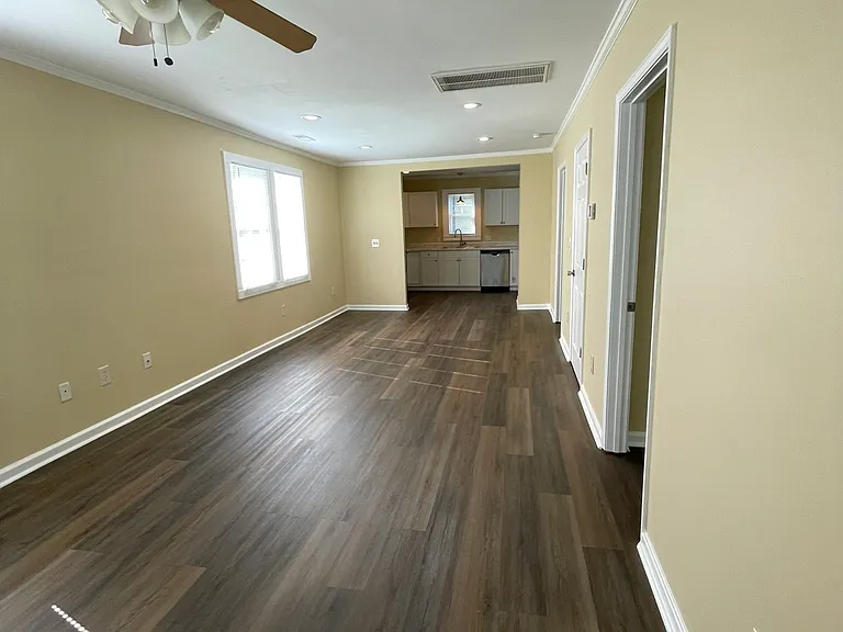 1204 Dock St — Photo 15