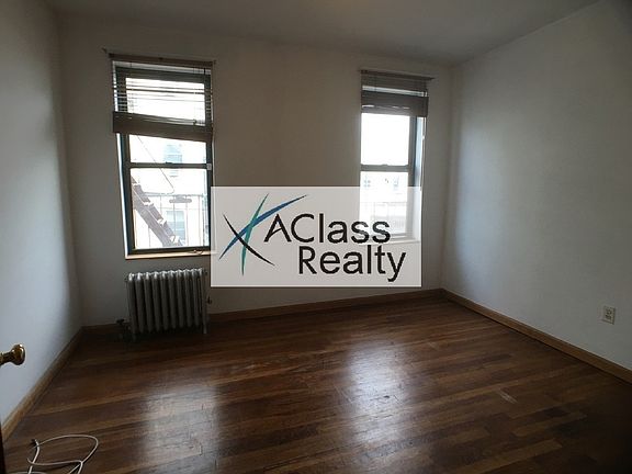 3rd image of 2147 27th St