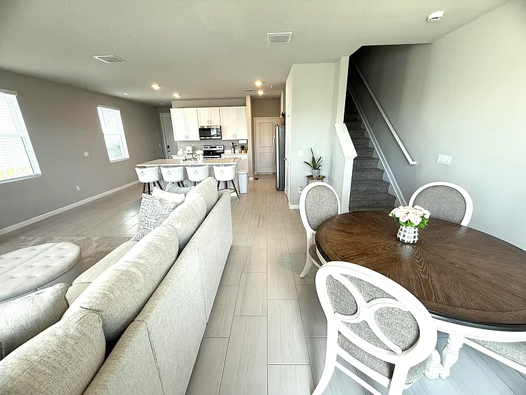 389 Salisbury Cir — Photo 14