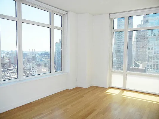 Rented by Level Group | media 32