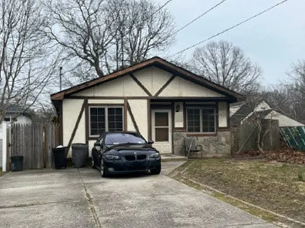 5 Seaford Ave, Mastic, NY 11950