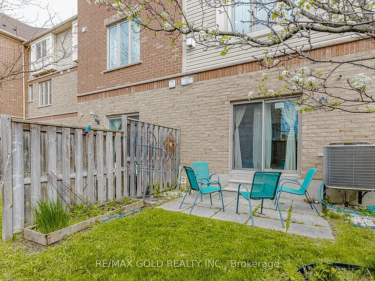 12 Cailiff St — Photo 41
