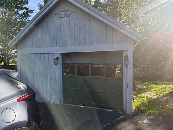 3rd image of 98 Fairview Avenue