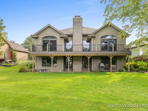 7023 Camelback Dr NE, Rockford, MI 49341