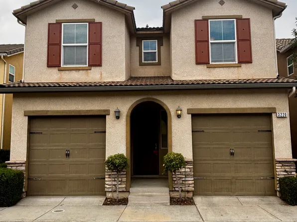 3220 W Reflections Dr, Fresno, CA 93711
