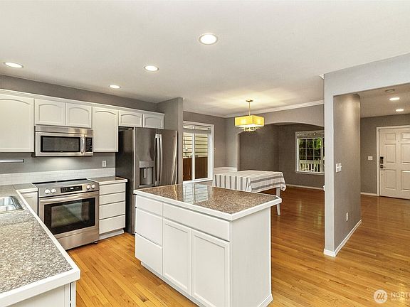 5th image of 12324 36th Street NE