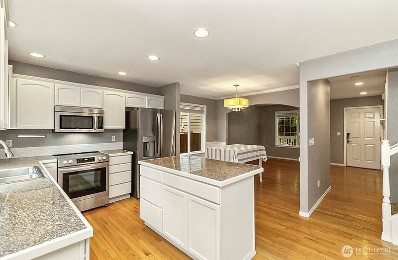 5th image of 12324 36th Street NE