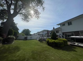 400 White Birch Ln, Jericho, NY 11753