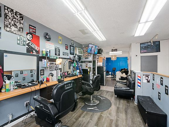 3rd image of 22022 Hempstead Ave