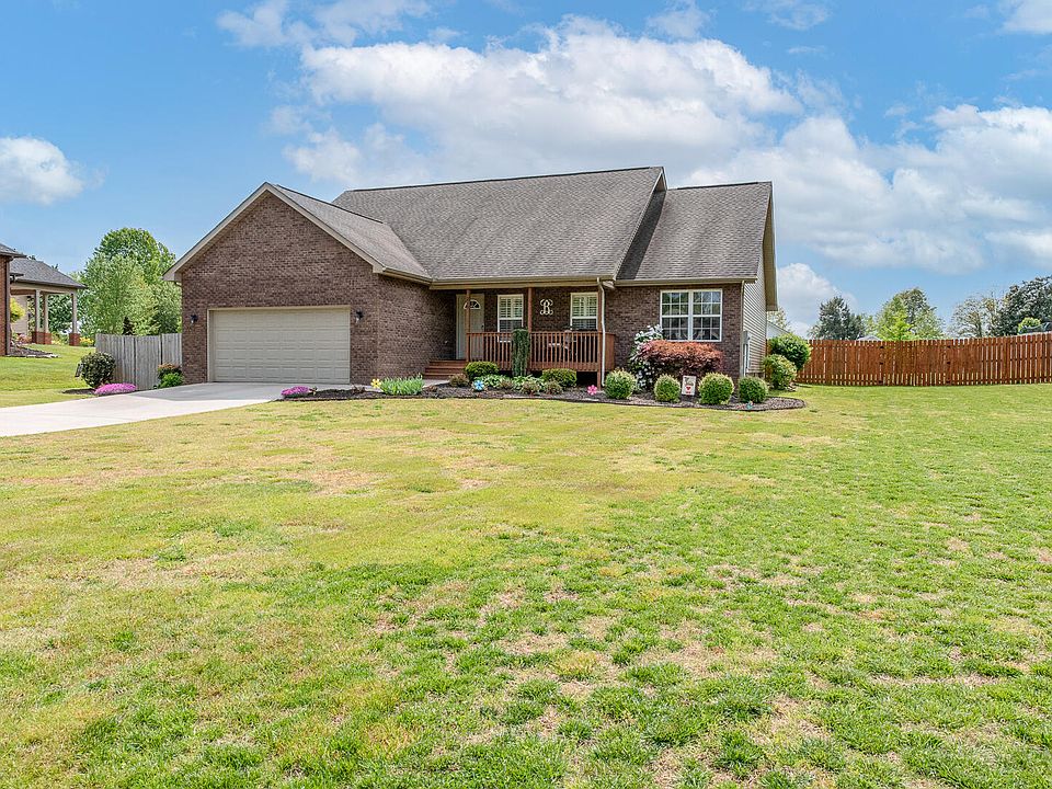 1st image of 219 Pinecrest Cir