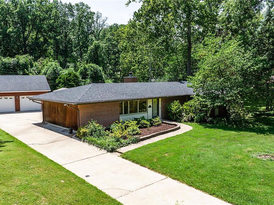 1st image of 8 Hill Dr N