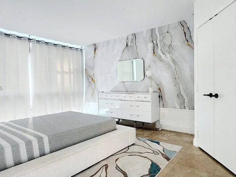 6801 Collins Ave #LPH05 — Photo 13
