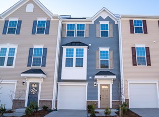 930 Arnold Place Dr, Fuquay Varina, NC 27526