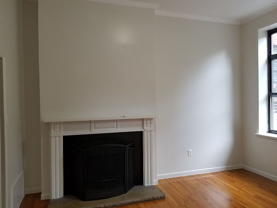 1st image of 39 Grove St APT 3R