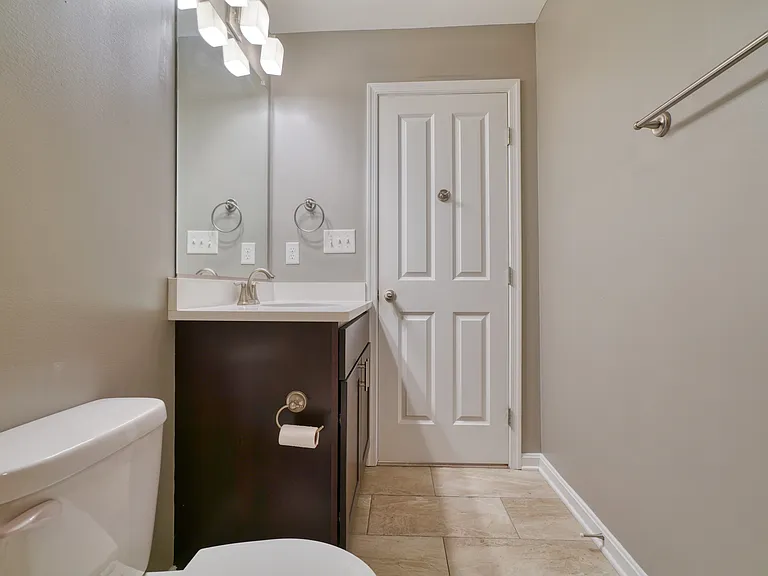 64 E Heath St — Photo 11