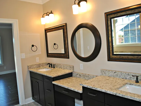 6840 Sanders Dr, Elmore, AL 36025