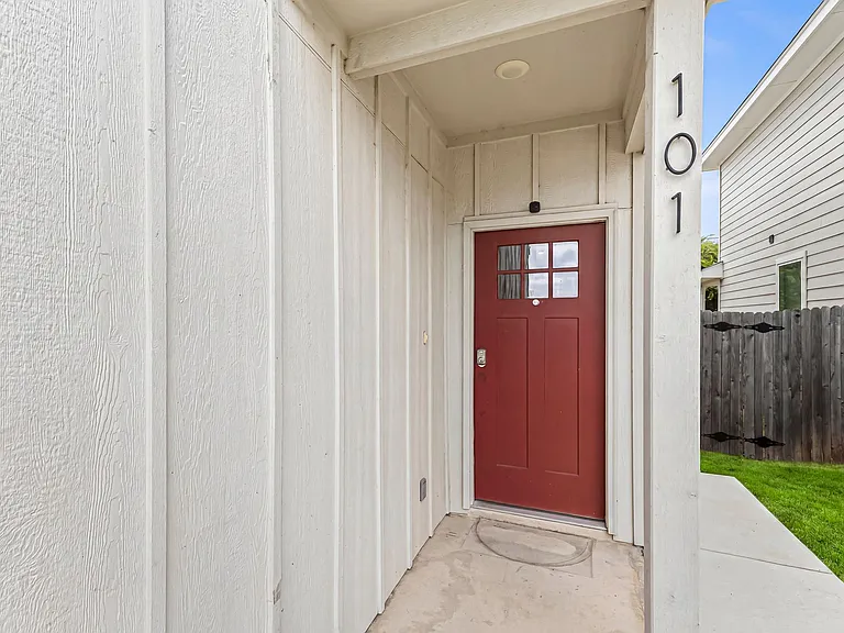 2503 Lynwood Bnd #101 — Photo 2